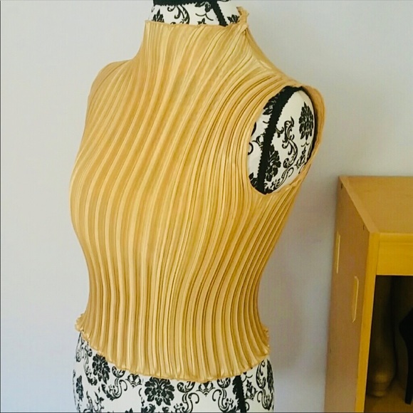 E.K Design Gold Top - Picture 2 of 5